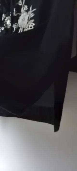 Blusa Mango bordada Talla M