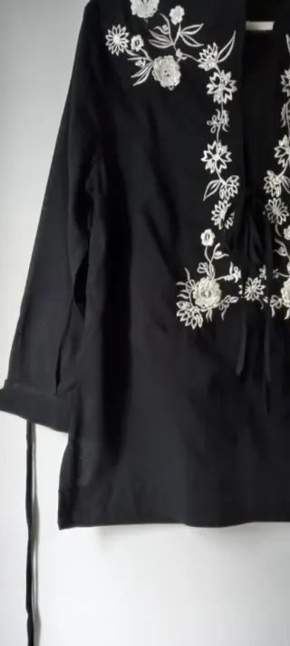 Blusa Mango bordada Talla M