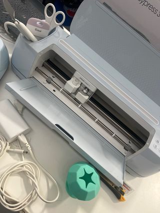 Cricut Maker 3 y Plancha Vinilo casi nuevo