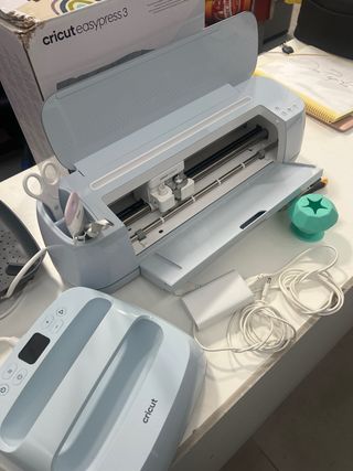 Cricut Maker 3 y Plancha Vinilo casi nuevo