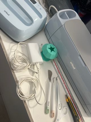 Cricut Maker 3 y Plancha Vinilo casi nuevo
