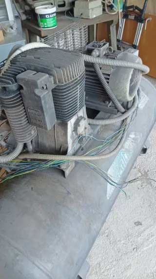 Compresor trifásico