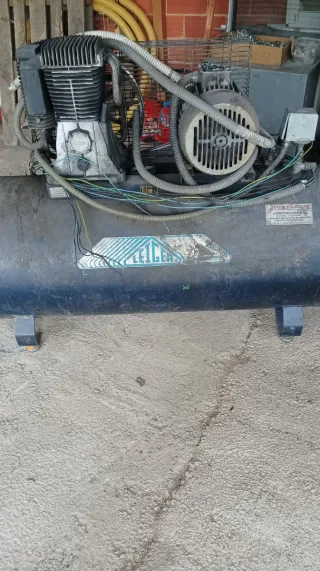 Compresor trifásico