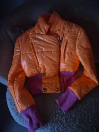 Chaqueta plumífero fino naranja y rosa
