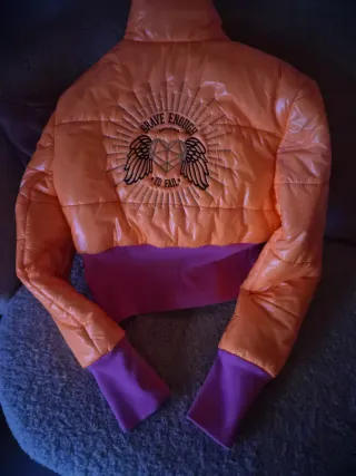 Chaqueta plumífero fino naranja y rosa