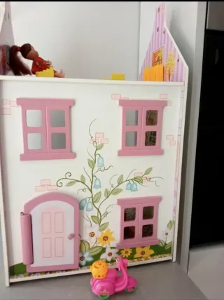 Casa de madera para muñecas con accesorios