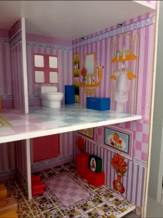 Casa de madera para muñecas con accesorios