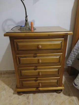 Cama individual y mesita de noche madera