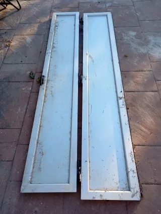 Puerta metálica exterior trastero