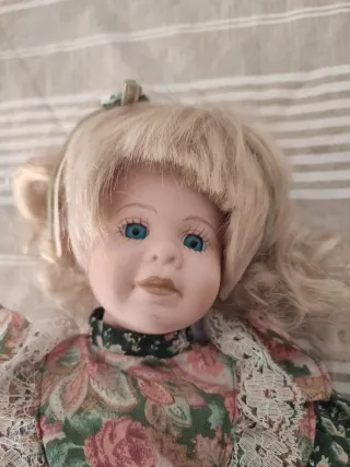 Muñeca de porcelana vintage