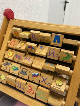 Mesa de juegos para niños