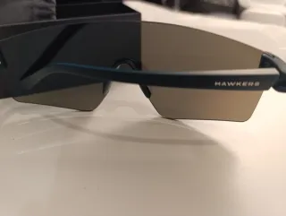 Gafas de sol Hawkers negras y doradas