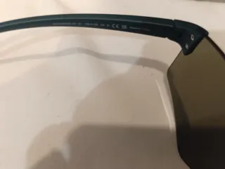 Gafas de sol Hawkers negras y doradas