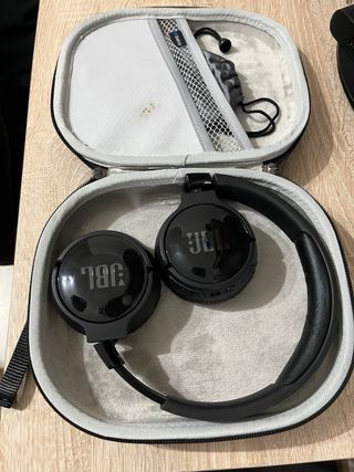 JBL Tune 600BTNC Negros