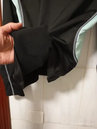 Chaqueta deportiva FUNCTION RUN negra y turquesa