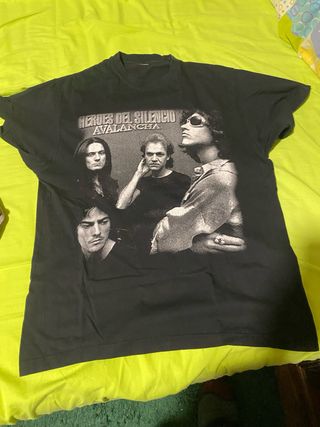 Camiseta Héroes del Silencio Talla M y guns roses