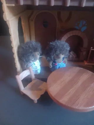 Cabaña Sylvanian Families con figuras y muebles