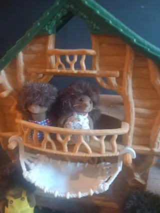 Cabaña Sylvanian Families con figuras y muebles