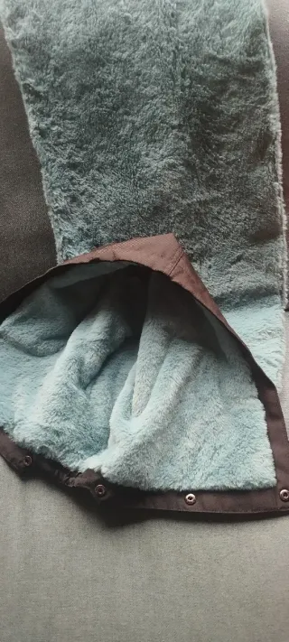 Abrigo invierno porteo negro y turquesa