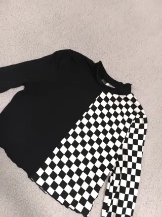 Camiseta manga larga mitad negra mitad a cuadros