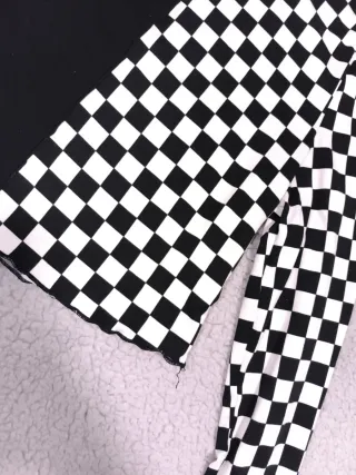 Camiseta manga larga mitad negra mitad a cuadros