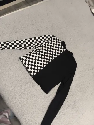 Camiseta manga larga mitad negra mitad a cuadros