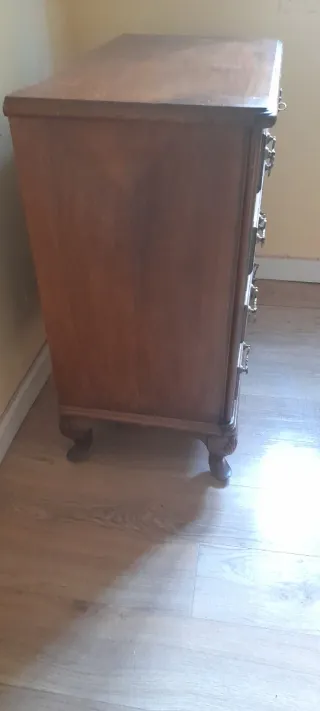 Aparador de madera con 4 cajones