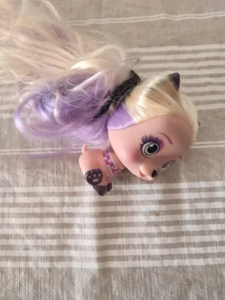 Muñeca estilo vampira con pelo largo