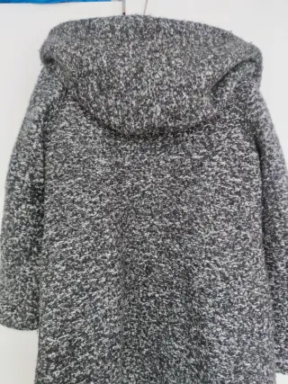 Abrigo de lana con capucha