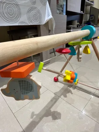 Gimnasio de madera para bebés 0-3 años