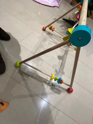 Gimnasio de madera para bebés 0-3 años