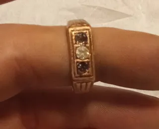 Anillo antiguo con 3 piedras