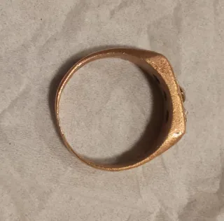 Anillo antiguo con 3 piedras