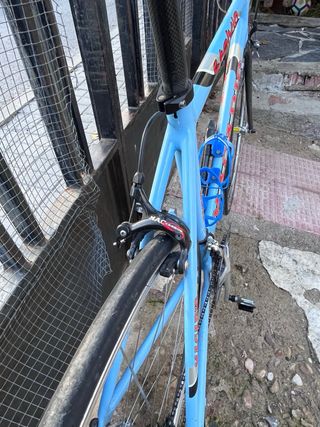 Bicicleta de carretera azul