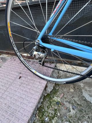 Bicicleta de carretera azul