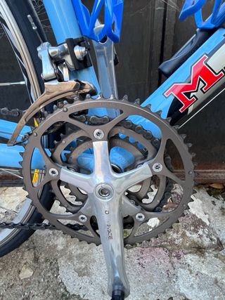 Bicicleta de carretera azul