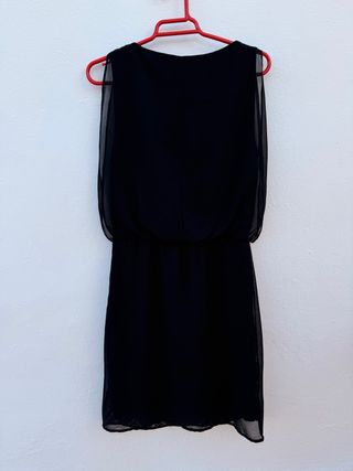 Vestido negro corto com lentejuelas plata