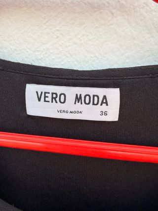 Vestido negro corto com lentejuelas plata