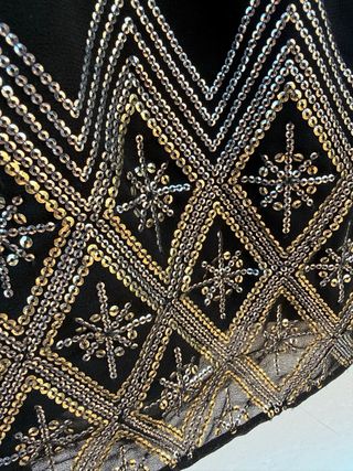 Vestido negro corto com lentejuelas plata