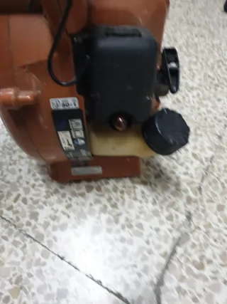 Soplador de gasolina naranja Hitachi