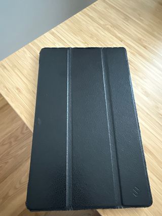 Samsung Galaxy Tab A con funda y cargador