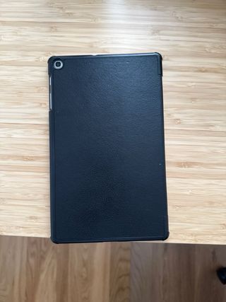 Samsung Galaxy Tab A con funda y cargador