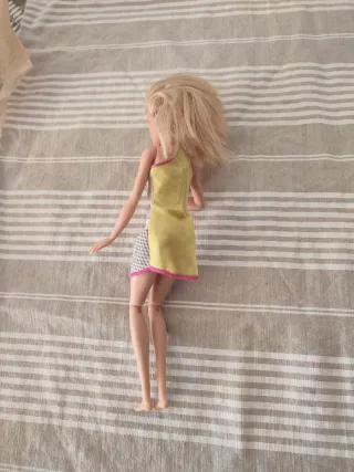 Muñeca Barbie con vestido deportivo