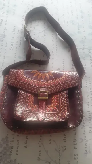 Bolso de piel marrón