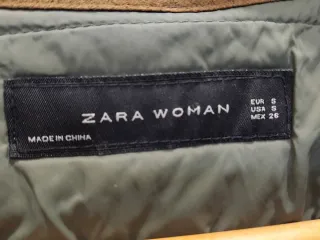 Chaqueta verde con capucha y pelo