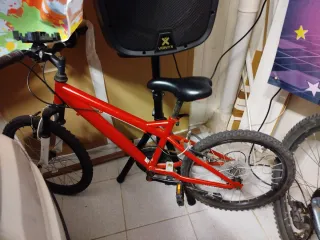 Bicicleta infantil roja