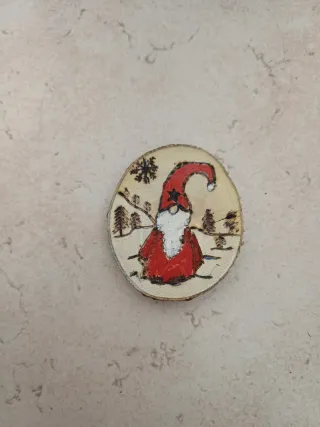 Centrotavola natalizio con pigne e bacche