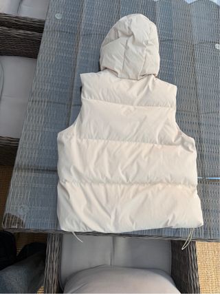Chaleco Zara Beige con Capucha
