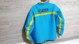 SIN ABRIR CHAQUETA RENAULT MOVISTAR + BERMUDA