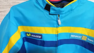 SIN ABRIR CHAQUETA RENAULT MOVISTAR + BERMUDA
